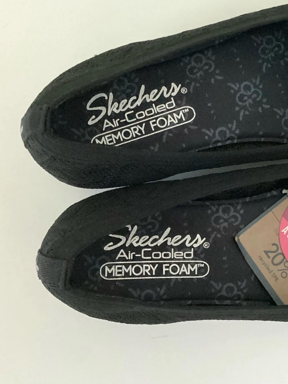 \Skechers\ NWT Cleo Knit Slip-Ons